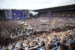 Ozzy Osbourne interpretó sus clásicos junto a la formación original de Black Sabbath en un evento histórico que se transmitió globalmente vía streaming (ANDY BUCHANAN / AFP)