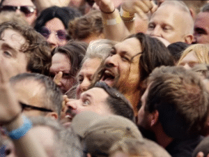 Jason Momoa (en la foto) vivió la celebración desde el público, destacando como uno de los fanáticos más entusiastas del histórico evento (X)