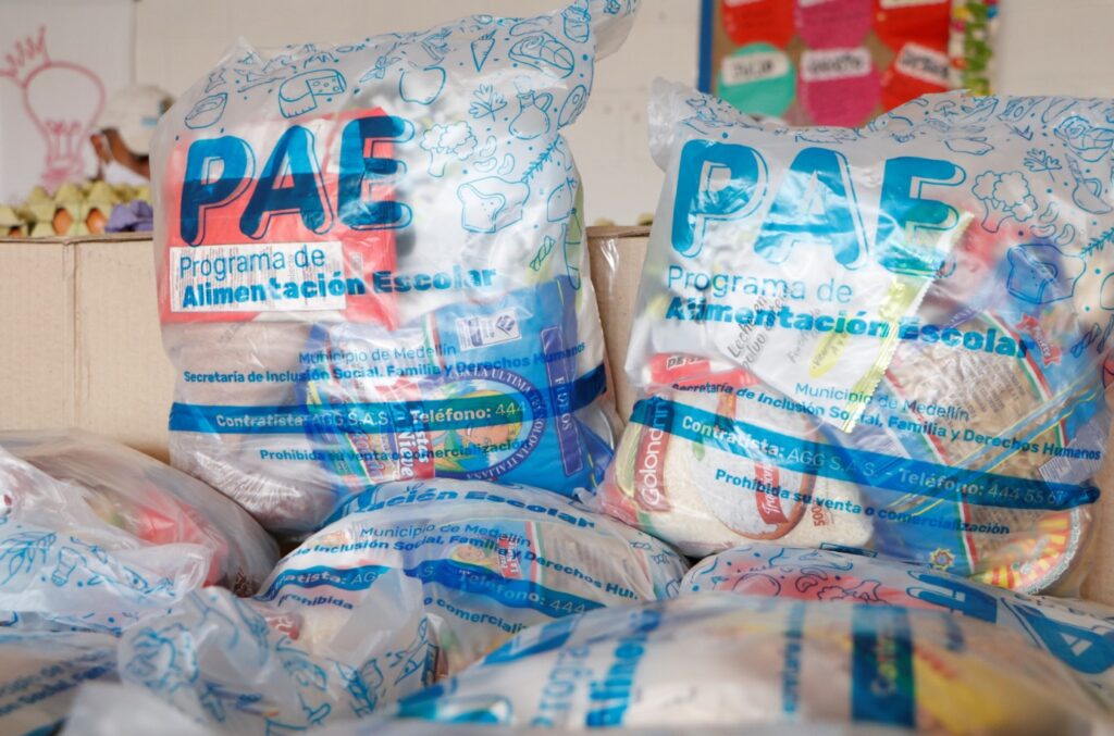 Continúan las irregularidades en el PAE; 14 departamentos afectados