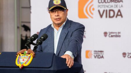 Petro dijo que ofensiva contra disidencias de las FARC en Cauca “debe ser total”