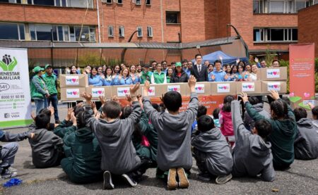 Fundación de Corea del Sur donó kits escolares para niñez bajo protección del Bienestar Familiar