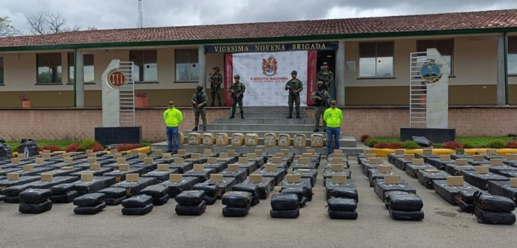 Ejército incautó gran cargamento de marihuana en operación adelantada en el Cauca.