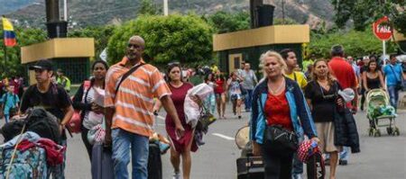 Gobernadora del Valle advirtió crisis por aumento en la migración venezolana