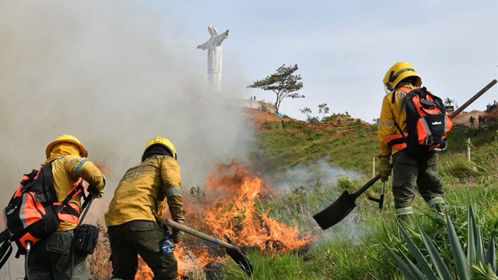 Incendio forestal en Pichindé, Cali, sigue sin ser controlado