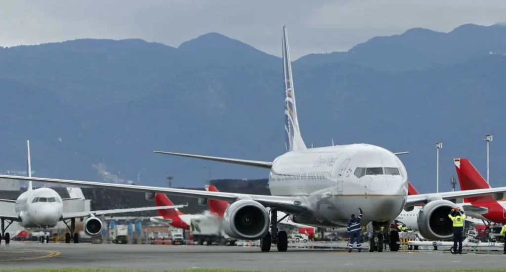 Aeronáutica Civil advierte retrasos en vuelos por fallas globales en sistemas satelitales
