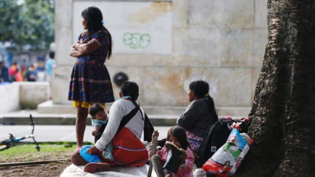 Encuentran a niños emberá alcoholizados en Bogotá, mientras padres estaban de fiesta