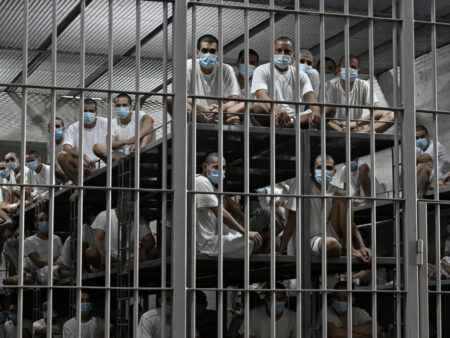 Gobierno de El Salvador condena a pandilleros a penas de hasta 1.000 años de cárcel