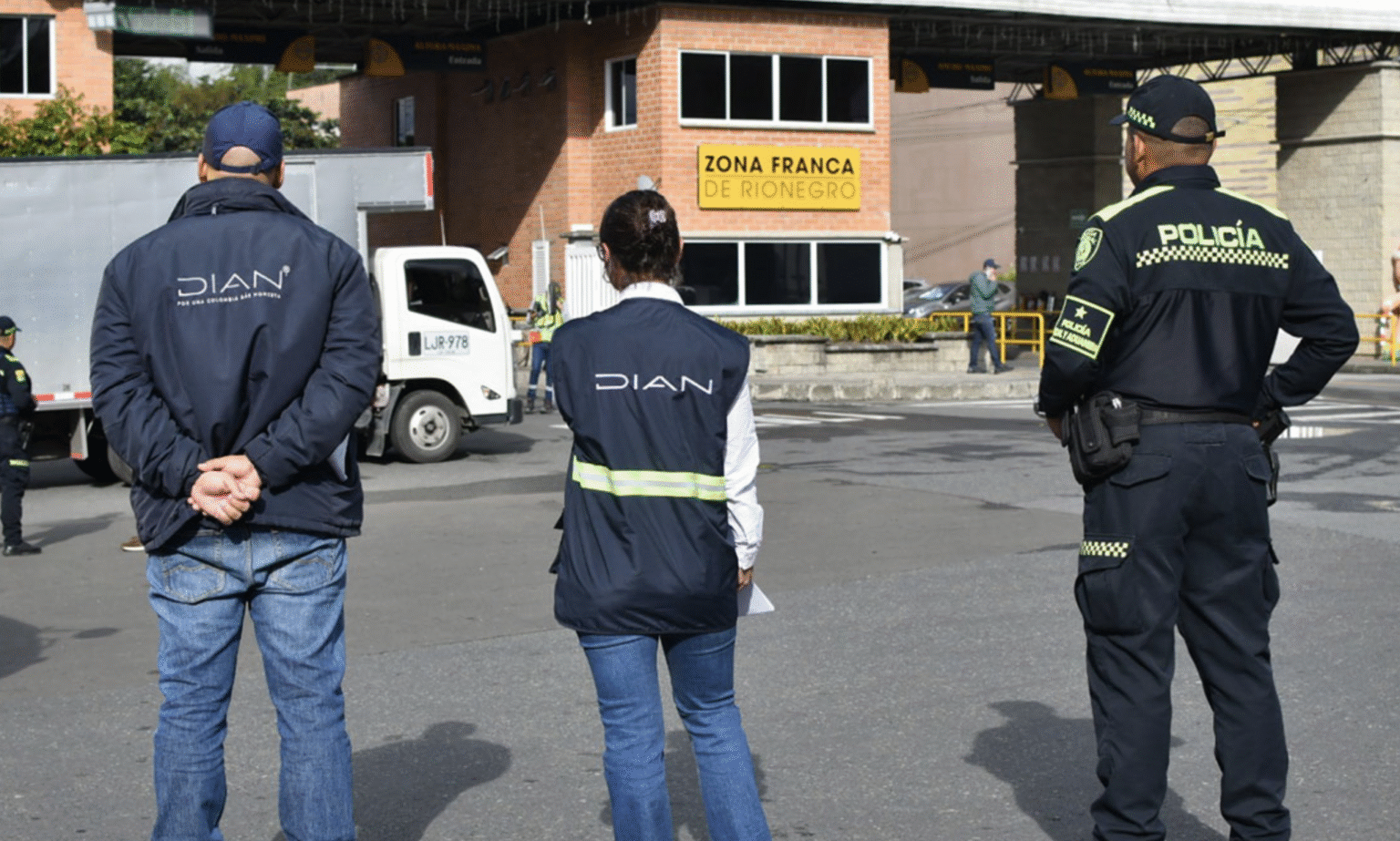 ‘Plan Navidad’: Dian realiza actividades de inspección en aeropuertos, pasos de frontera y zonas francas