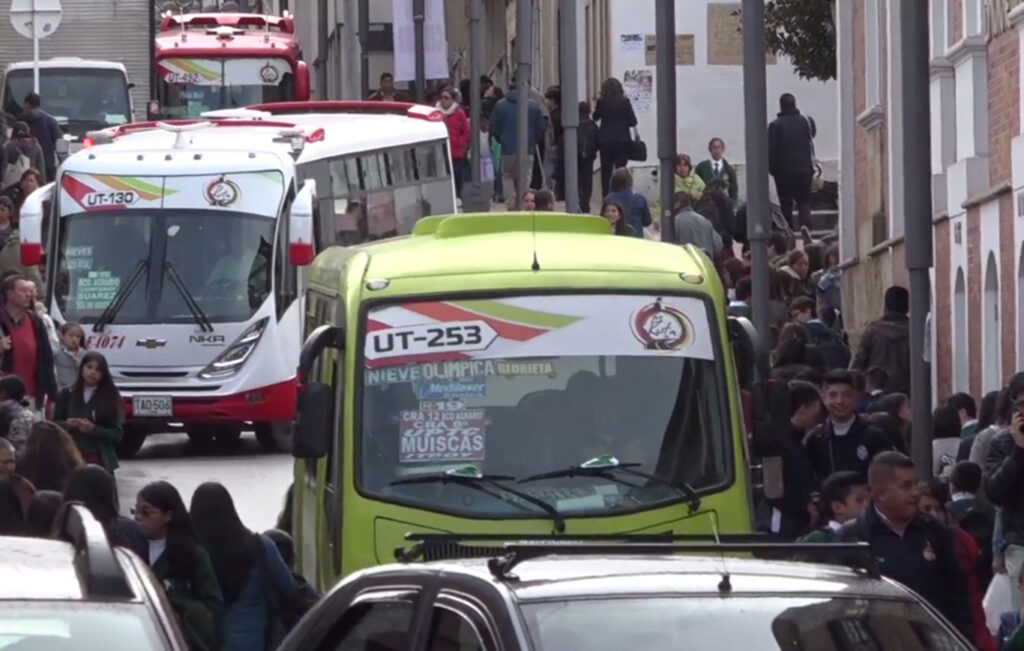 Desde el lunes 2 de febrero la tarifa en el pasaje del transporte público colectivo en Tunja tendrá un incremento de 200 pesos. Así lo confirmó el secretario de Movilidad y Vida de la capital boyacense, Juan Carlos García Vargas, quien señaló que el acuerdo se logró luego de una reunión que sostuvieron con los gerentes de las empresas de transporte público colectivo.