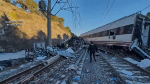 Se elevan a 41 los muertos en el accidente de dos trenes en España