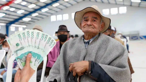 Colombia Mayor alcanza 3 millones de beneficiarios con renta básica de $230 mil pesos Colombia Mayor alcanza 3 millones de beneficiarios con renta básica de $230 mil pesos